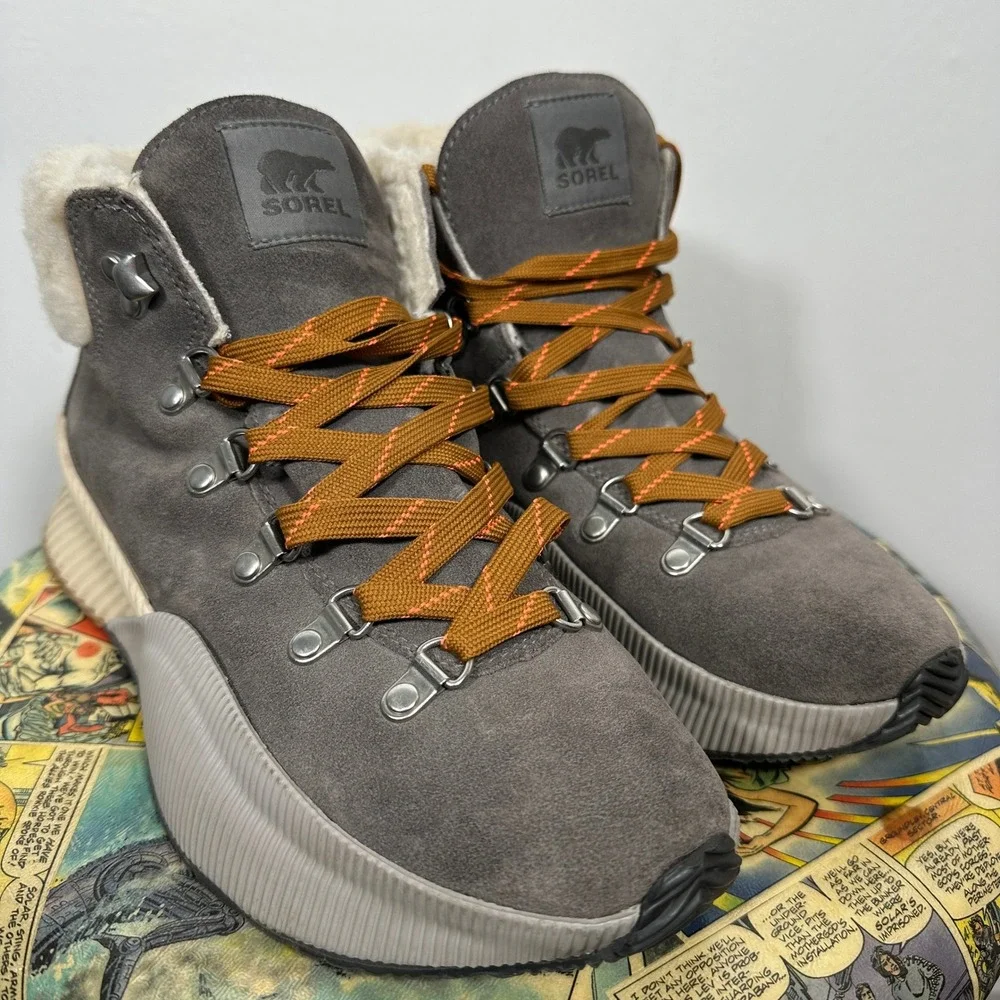 Sorel Out N About III Conquest Boots Womens 9.5 Grey Excellent Waterproof Suede